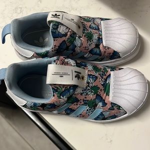 Practically new. Near perfect condition